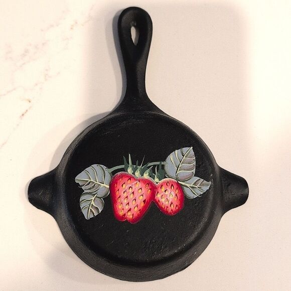 Vintage Miniature Cast Iron Frying Pan Hand Painted Strawberries Wall Hanging - Picture 1 of 8